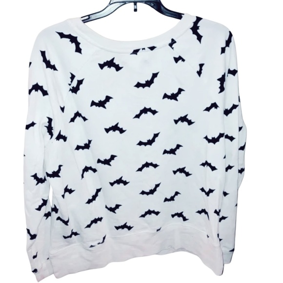 XL | Bat 🦇 Sweater - Picture 2 of 3